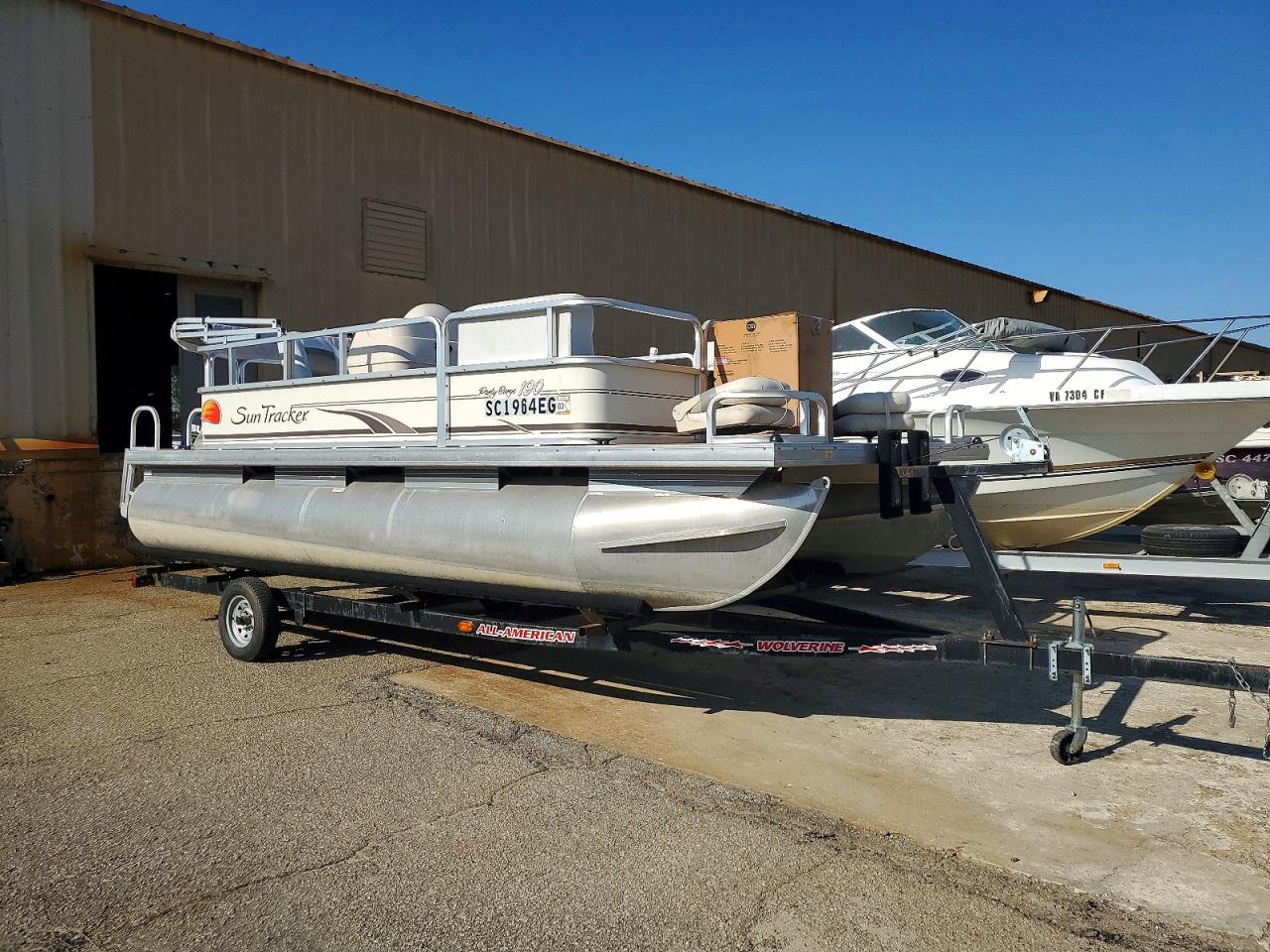 Salvage Sun Tracker Marine Trl Image