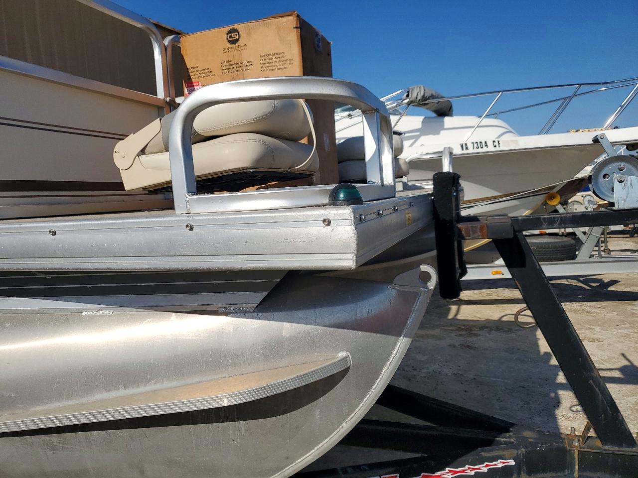 Sun Tracker Marine Trl