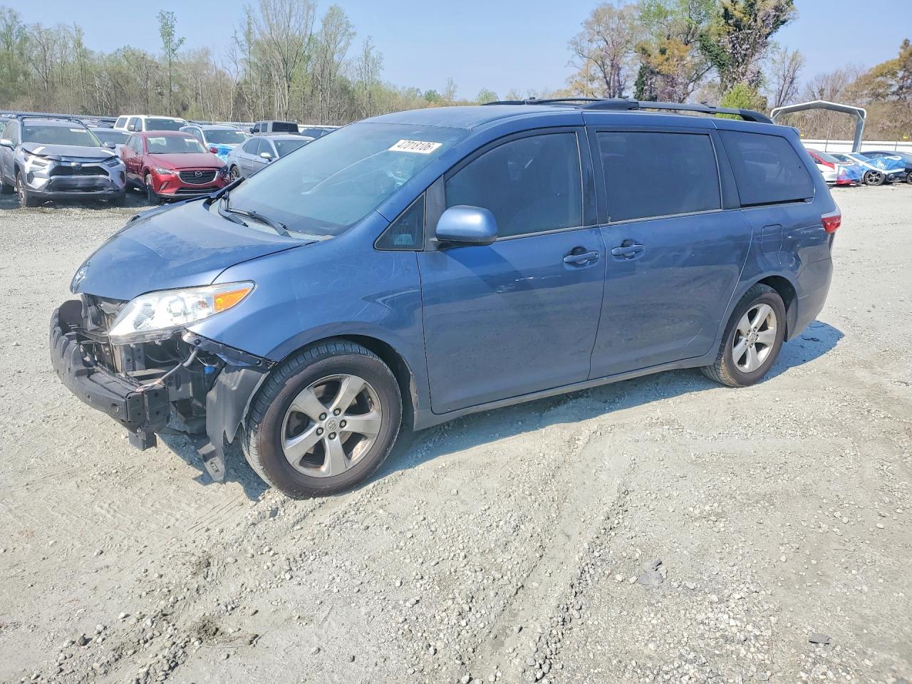 Salvage Toyota Sienna Image