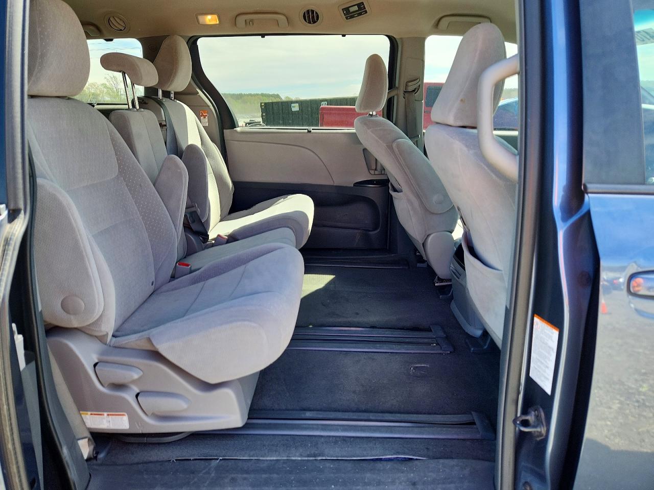 Toyota Sienna Le 8-passenger