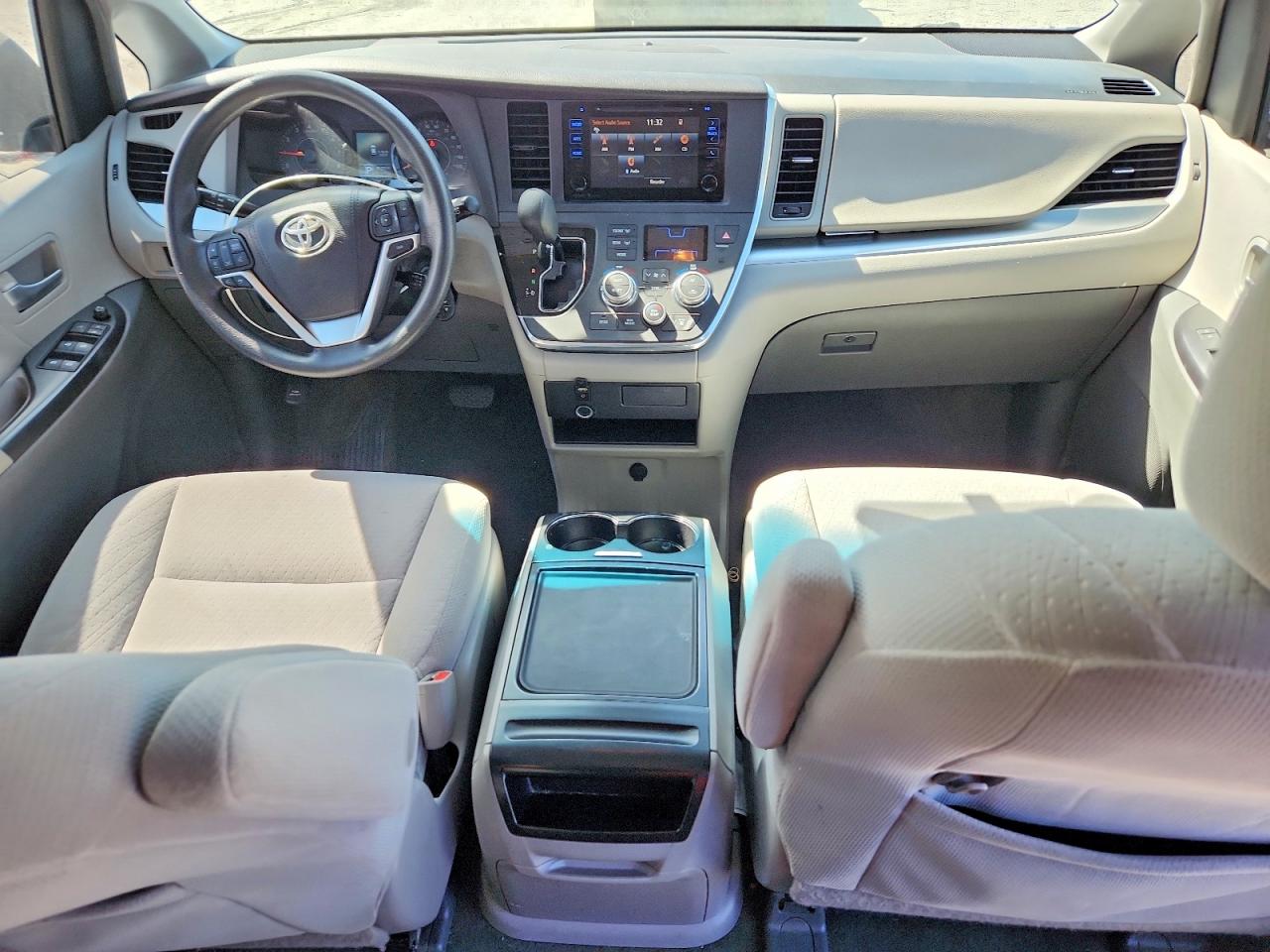 Toyota Sienna Le 8-passenger