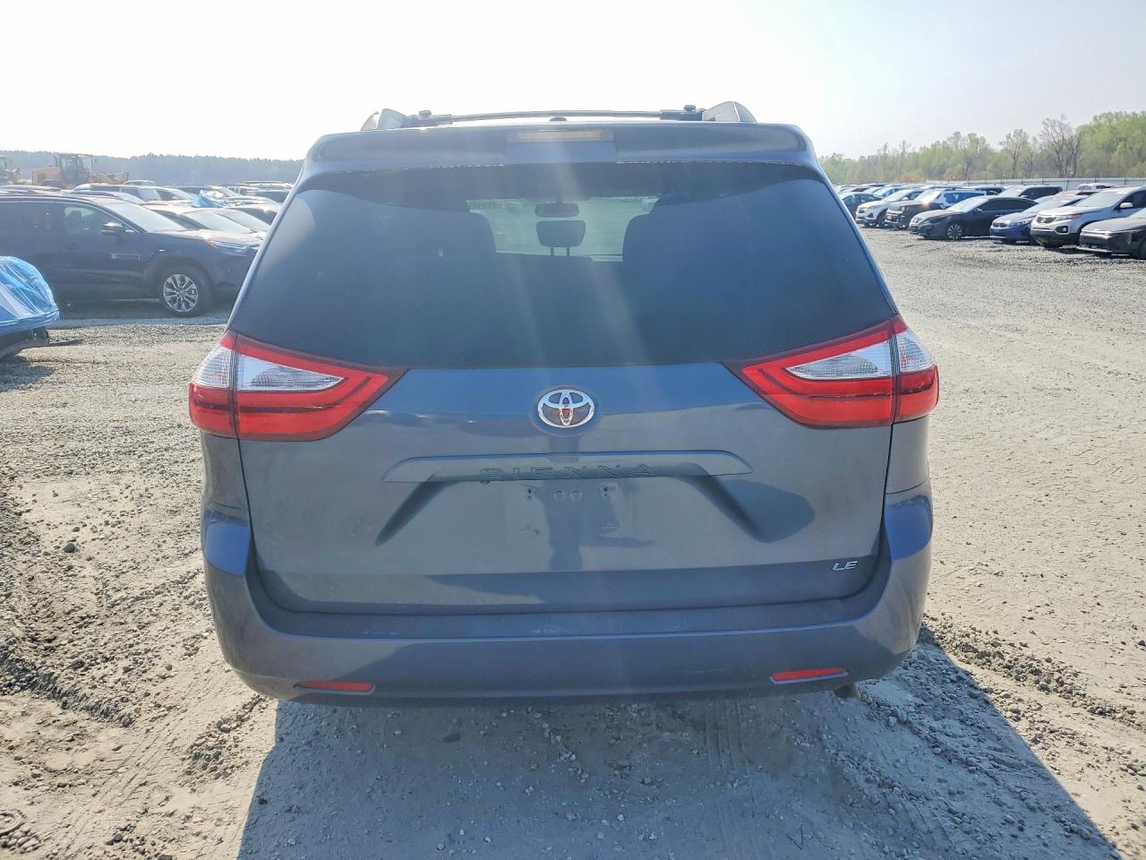 Toyota Sienna Le 8-passenger