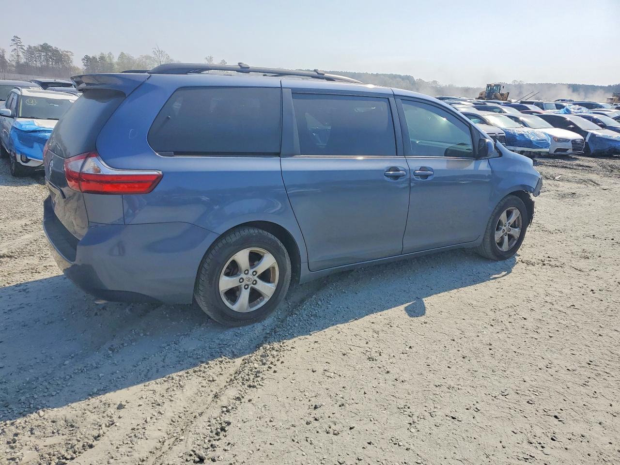 Toyota Sienna Le 8-passenger
