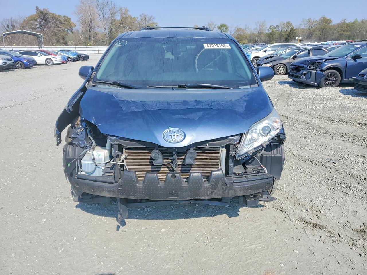 Toyota Sienna Le 8-passenger