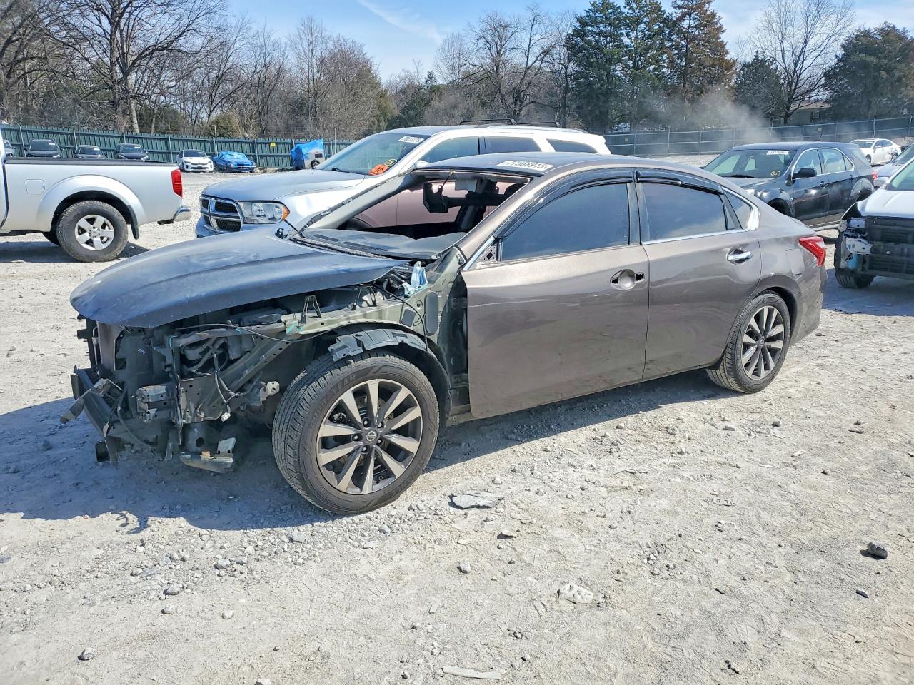 Salvage Nissan Altima Image