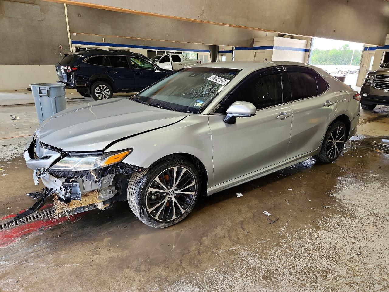 Salvage Toyota Camry Image
