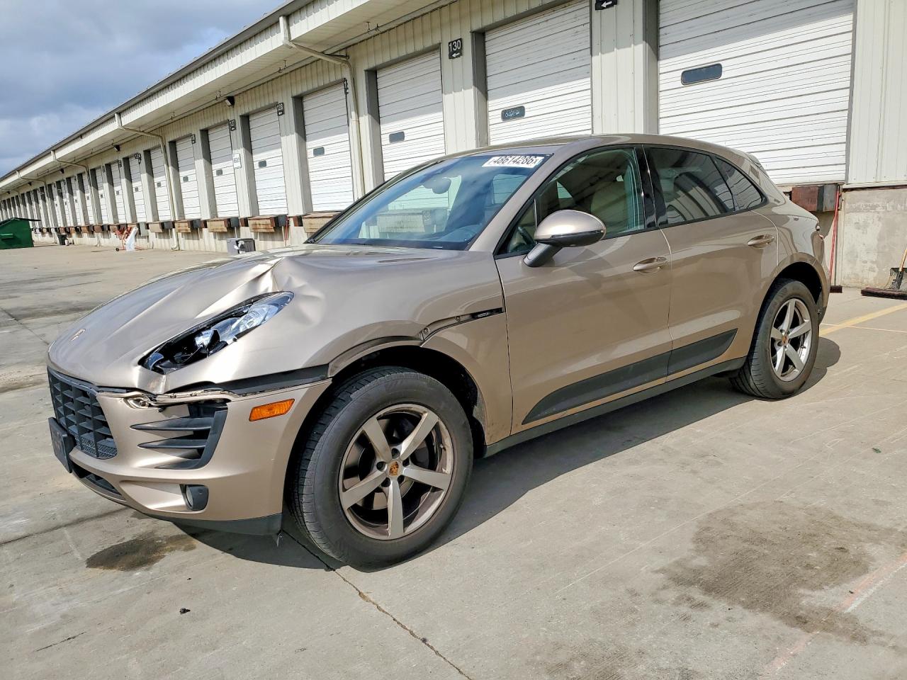 Salvage Porsche Macan Image