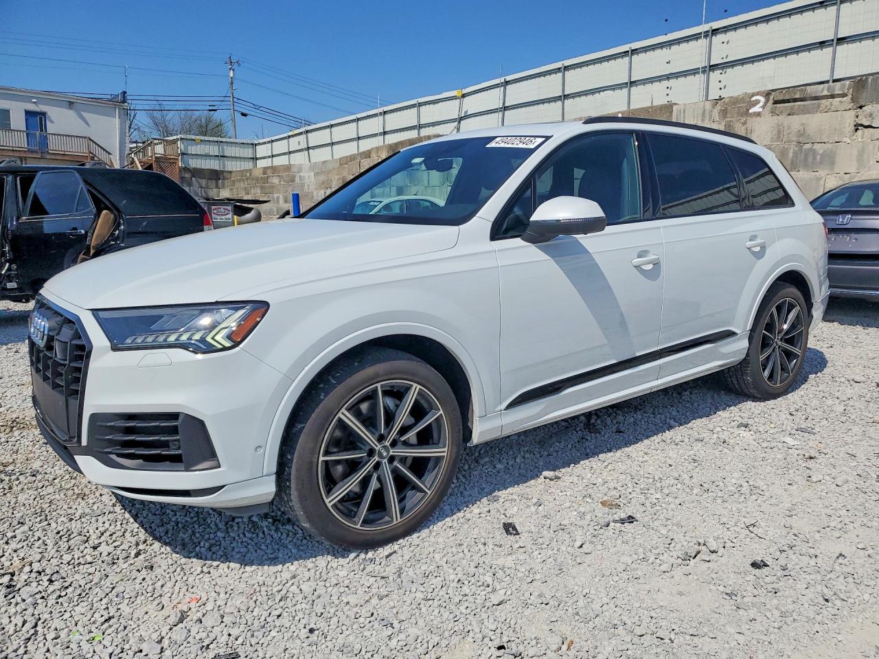 Salvage Audi Q7 Image