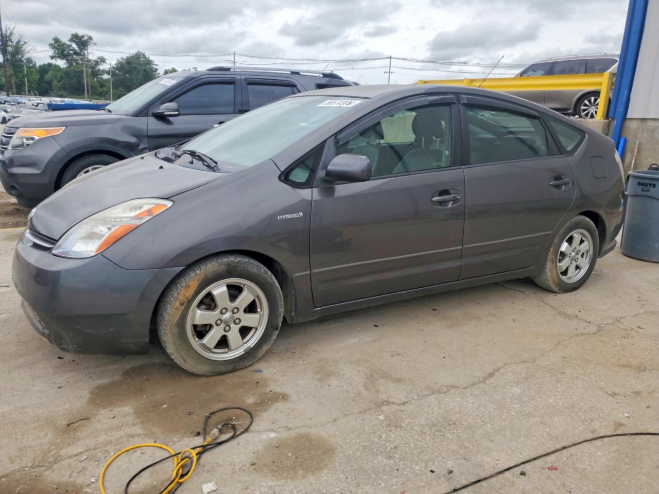 Salvage Toyota Prius Image