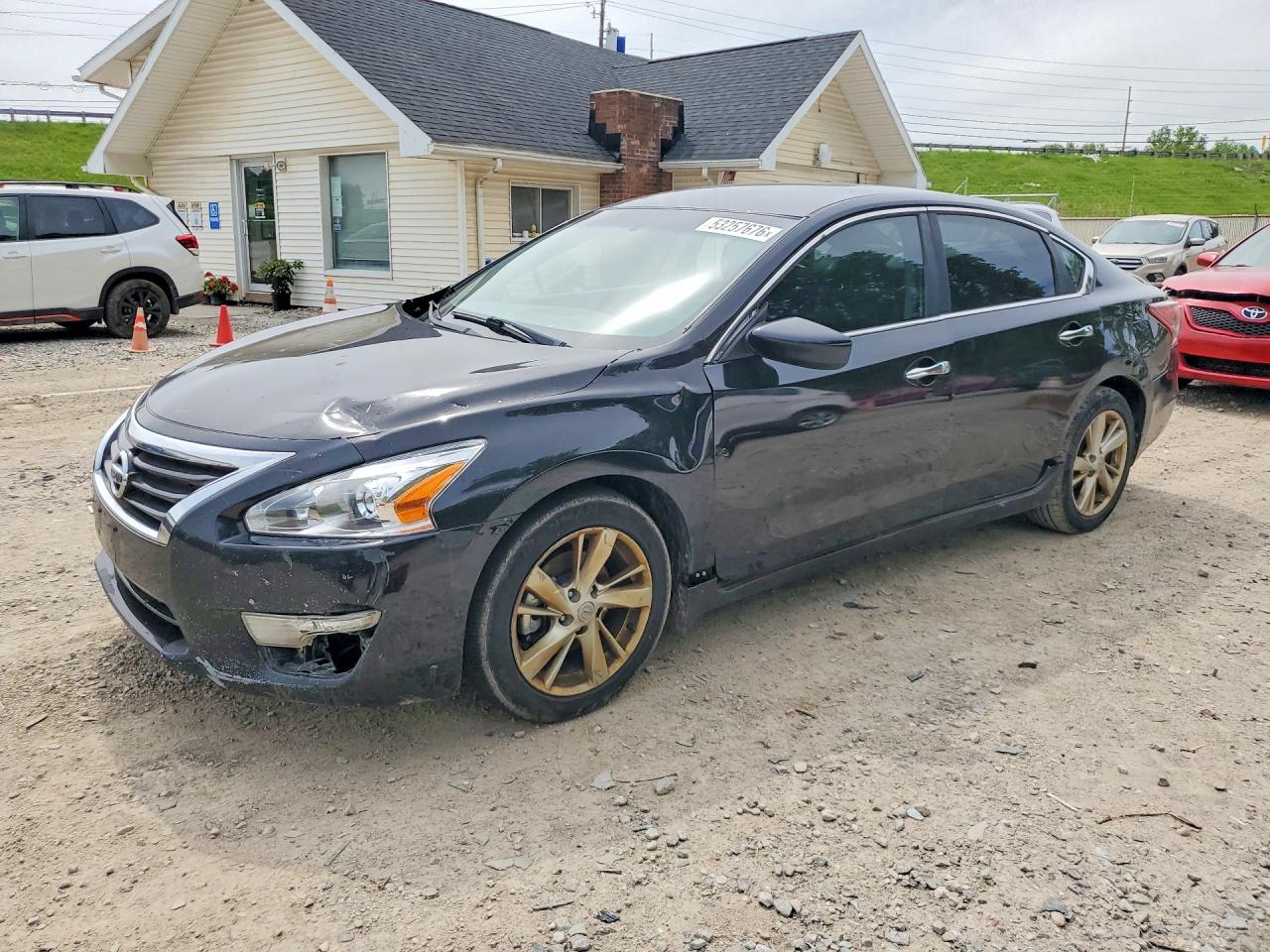 Salvage Nissan Altima Image