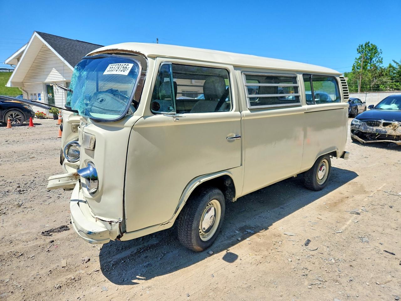 Salvage Volkswagen Transporte Image