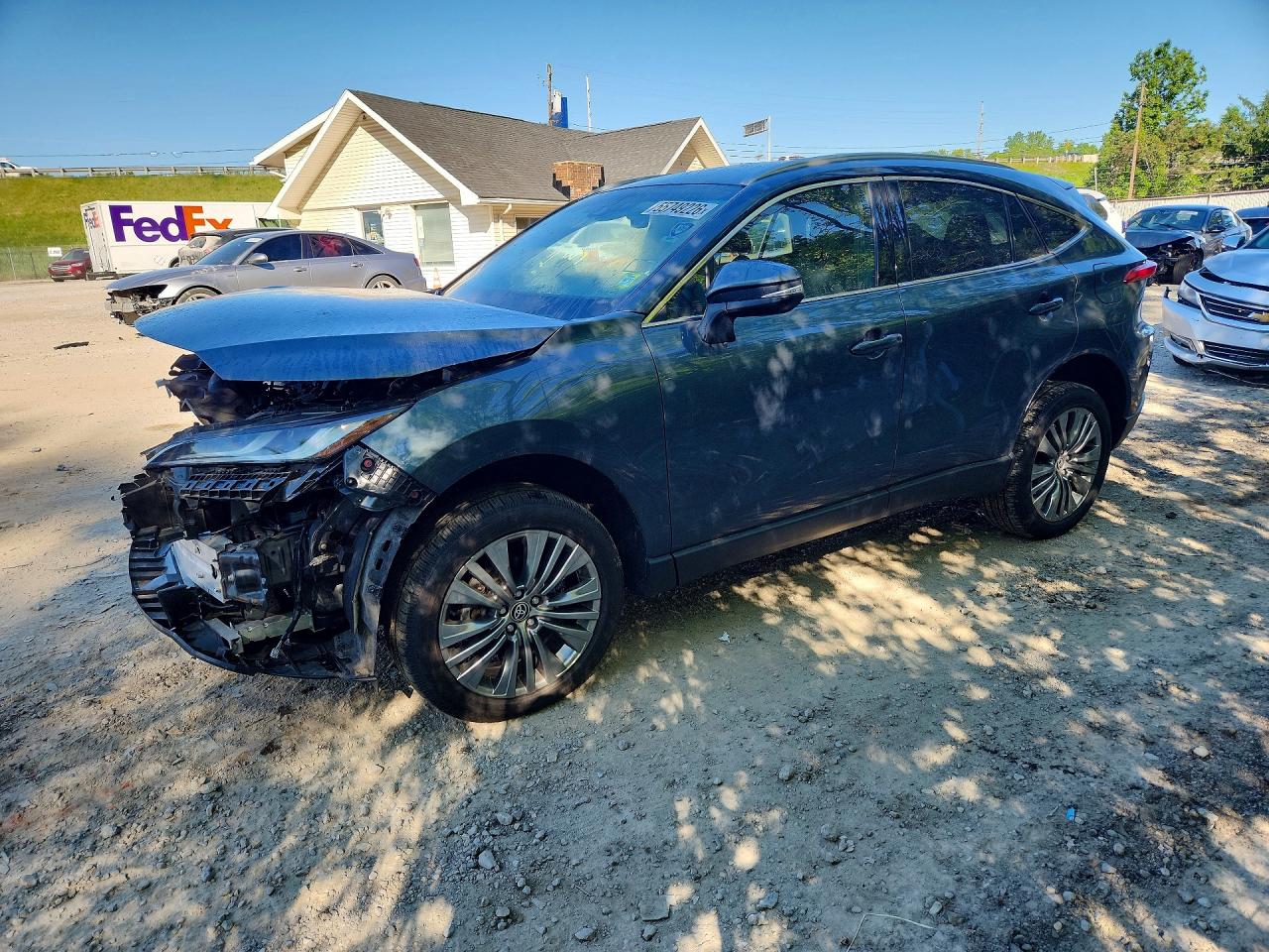 Salvage Toyota Venza Image