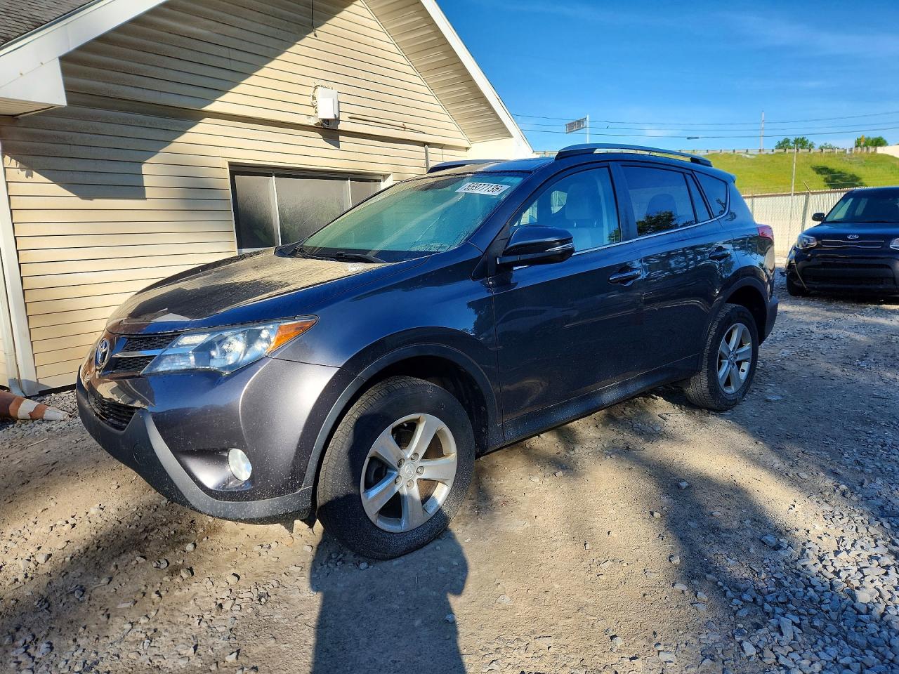 Salvage Toyota RAV4 Image