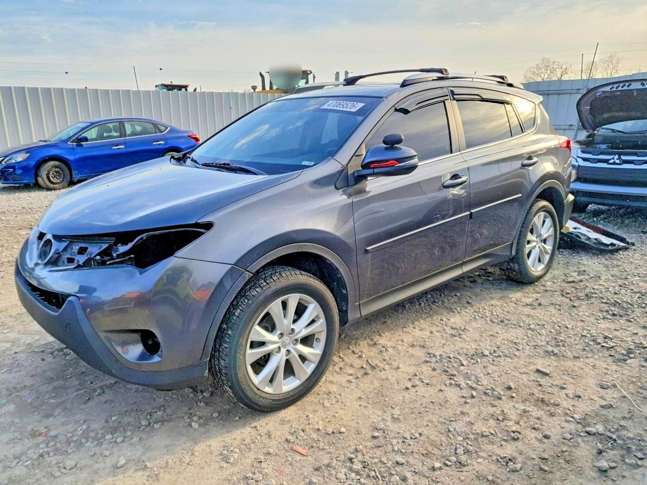 Salvage Toyota RAV4 Image
