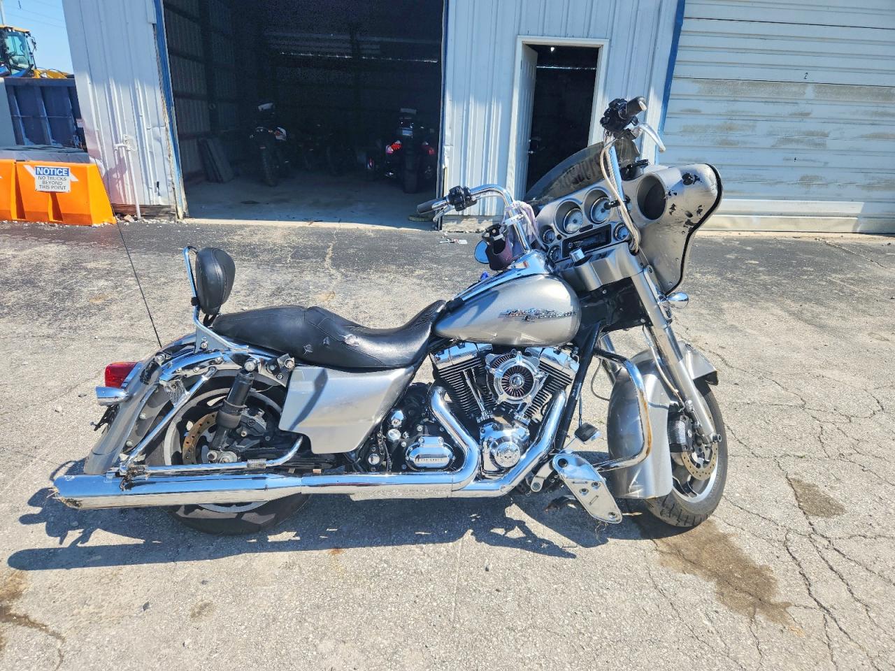 Salvage Harley-Davidson Fl Image