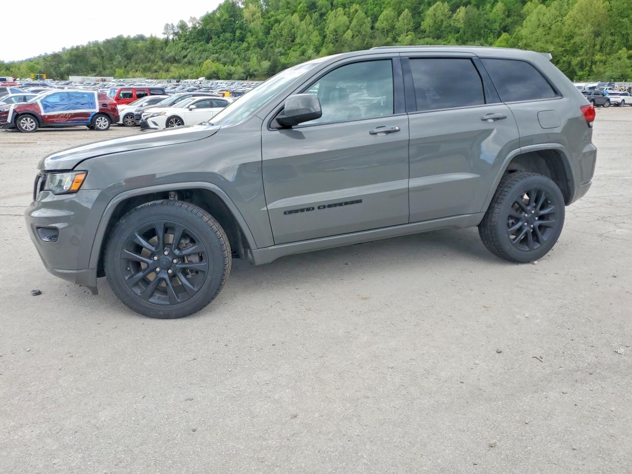Salvage Jeep Cherokee Image