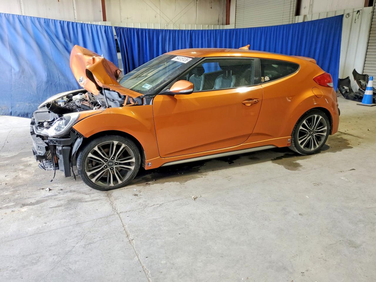 Salvage Hyundai VELOSTER Image