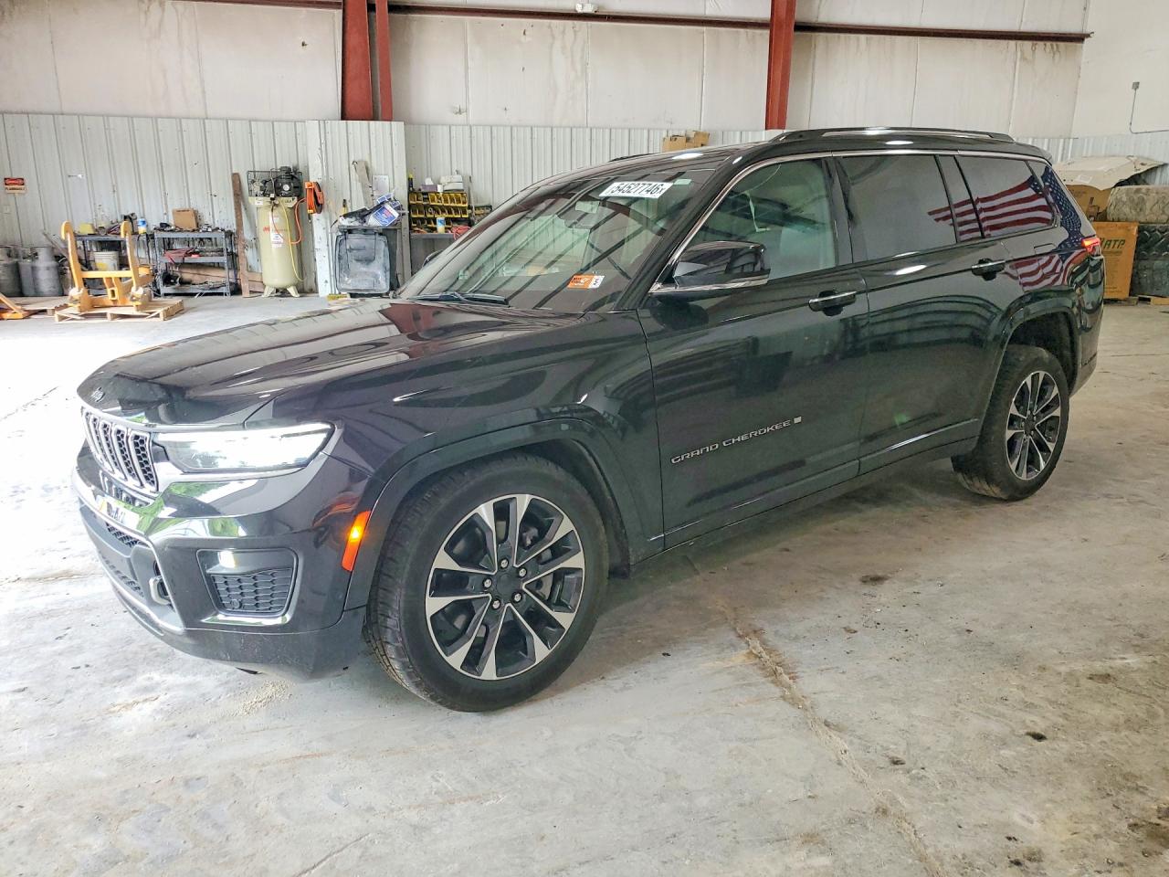 Salvage Jeep Cherokee Image