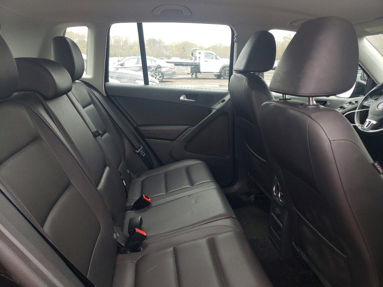 Volkswagen Tiguan S