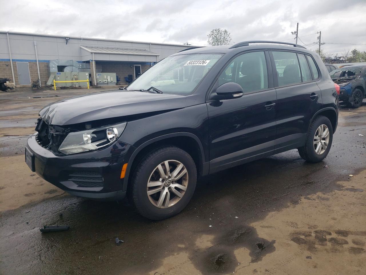 Salvage Volkswagen Tiguan Image