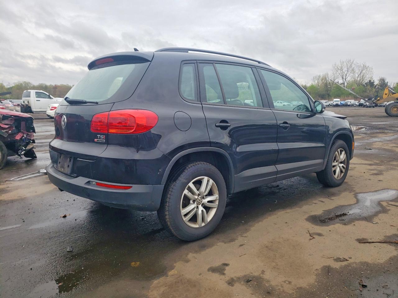 Volkswagen Tiguan S