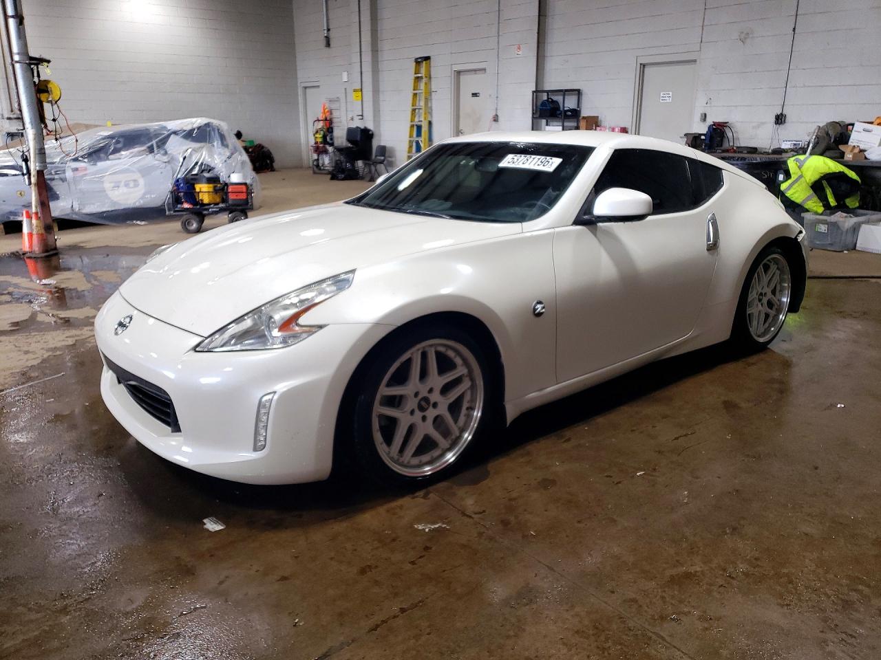 Salvage Nissan 370Z Image