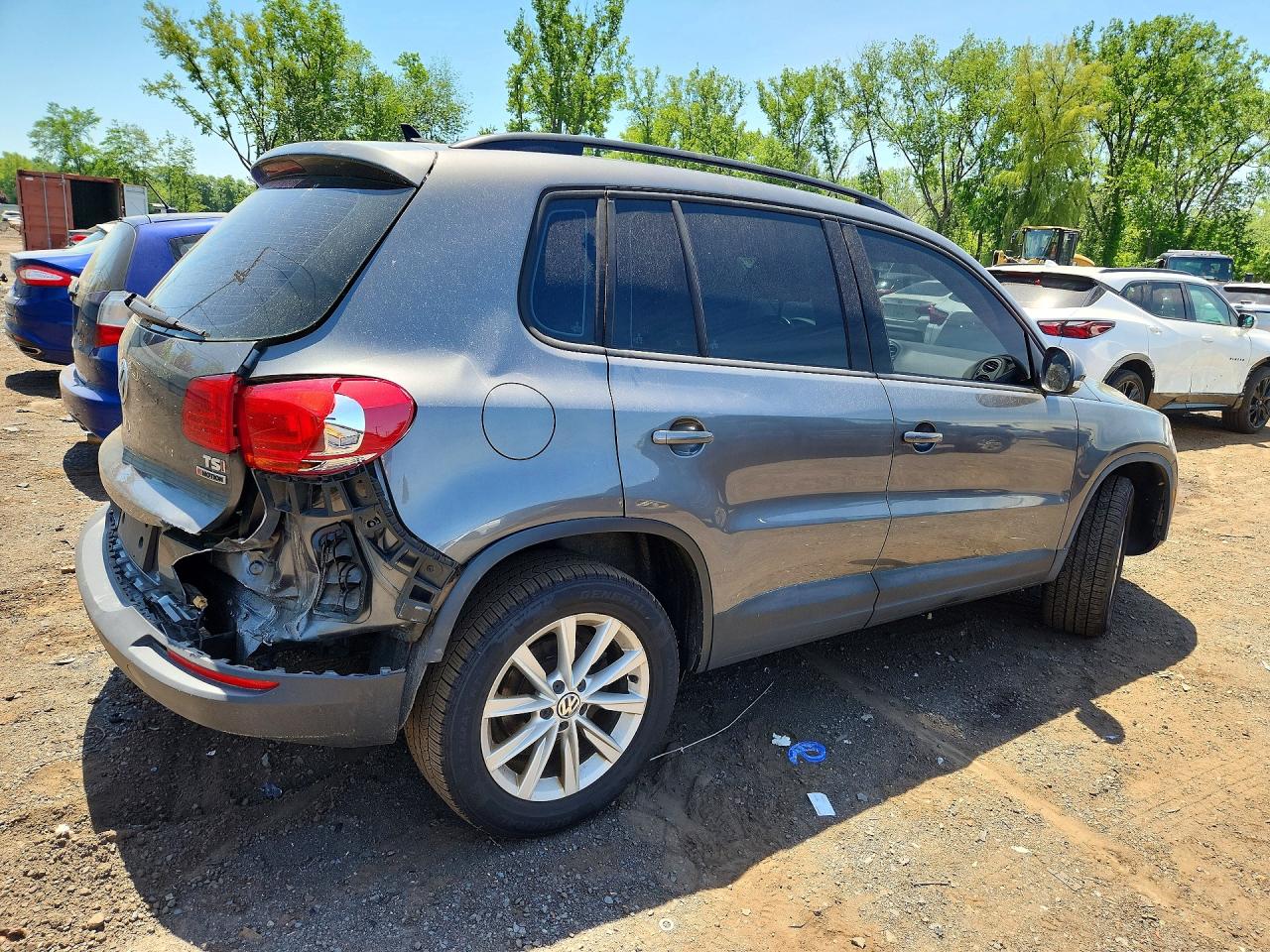 Volkswagen Tiguan S