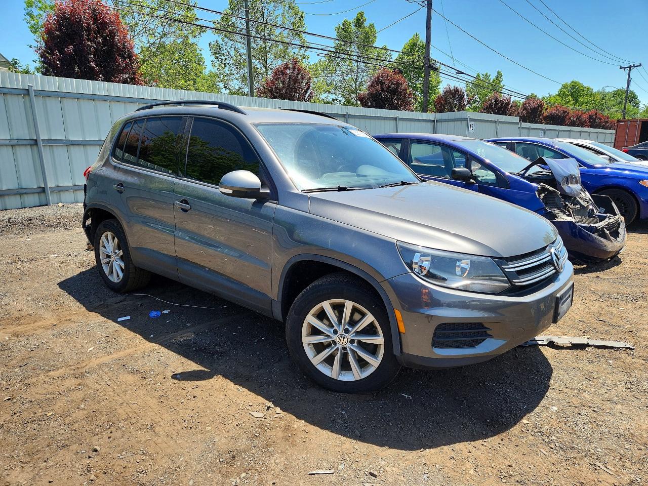 Volkswagen Tiguan S