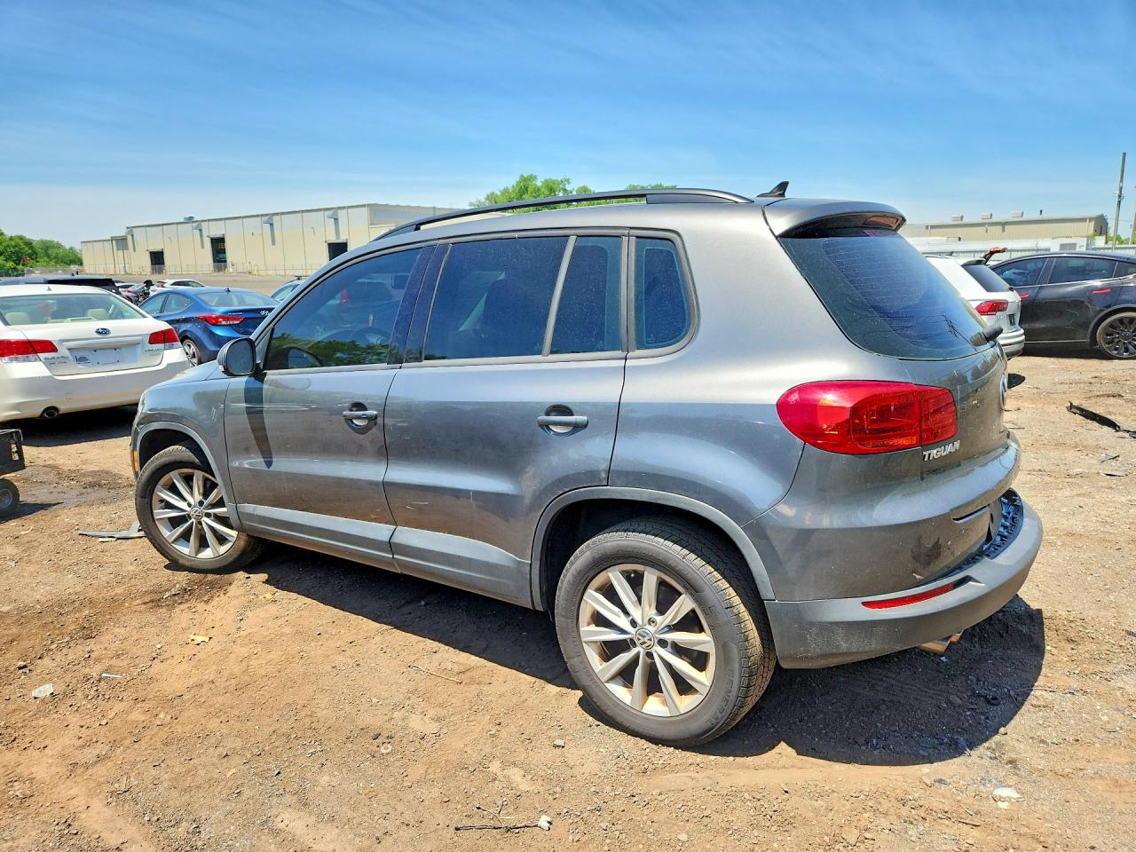 Volkswagen Tiguan S