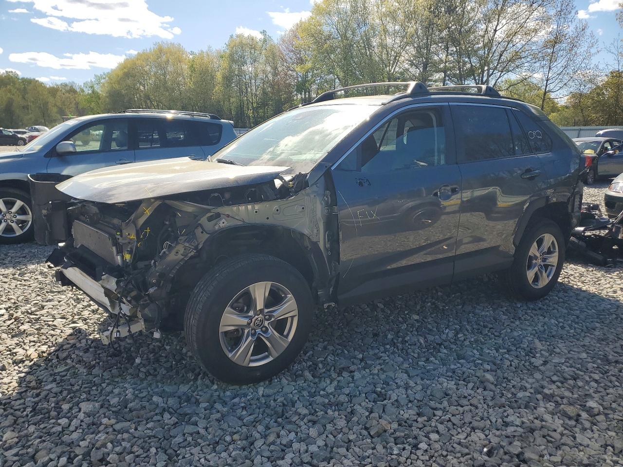 Salvage Toyota RAV4 Image
