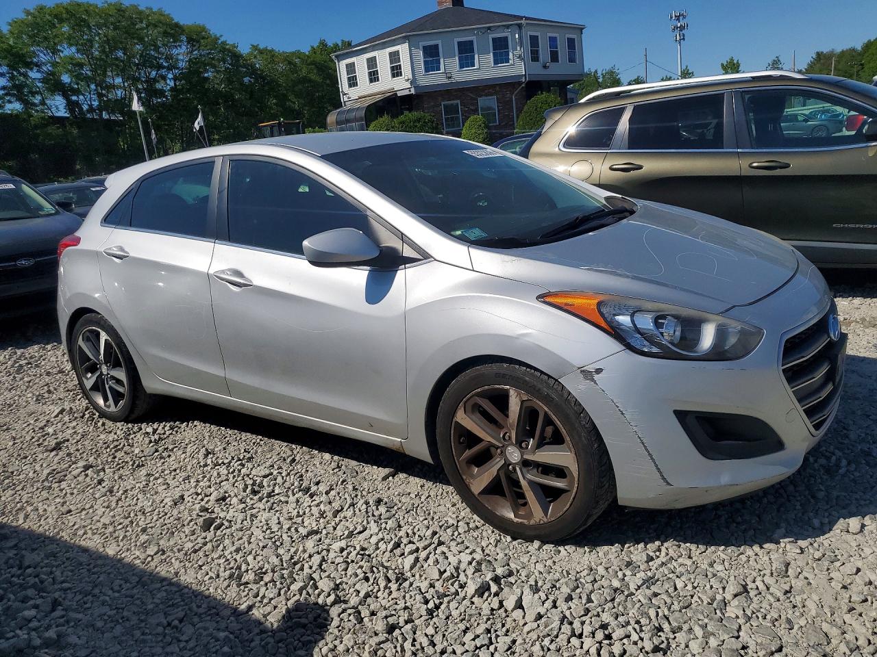 Hyundai ELANTRA Base