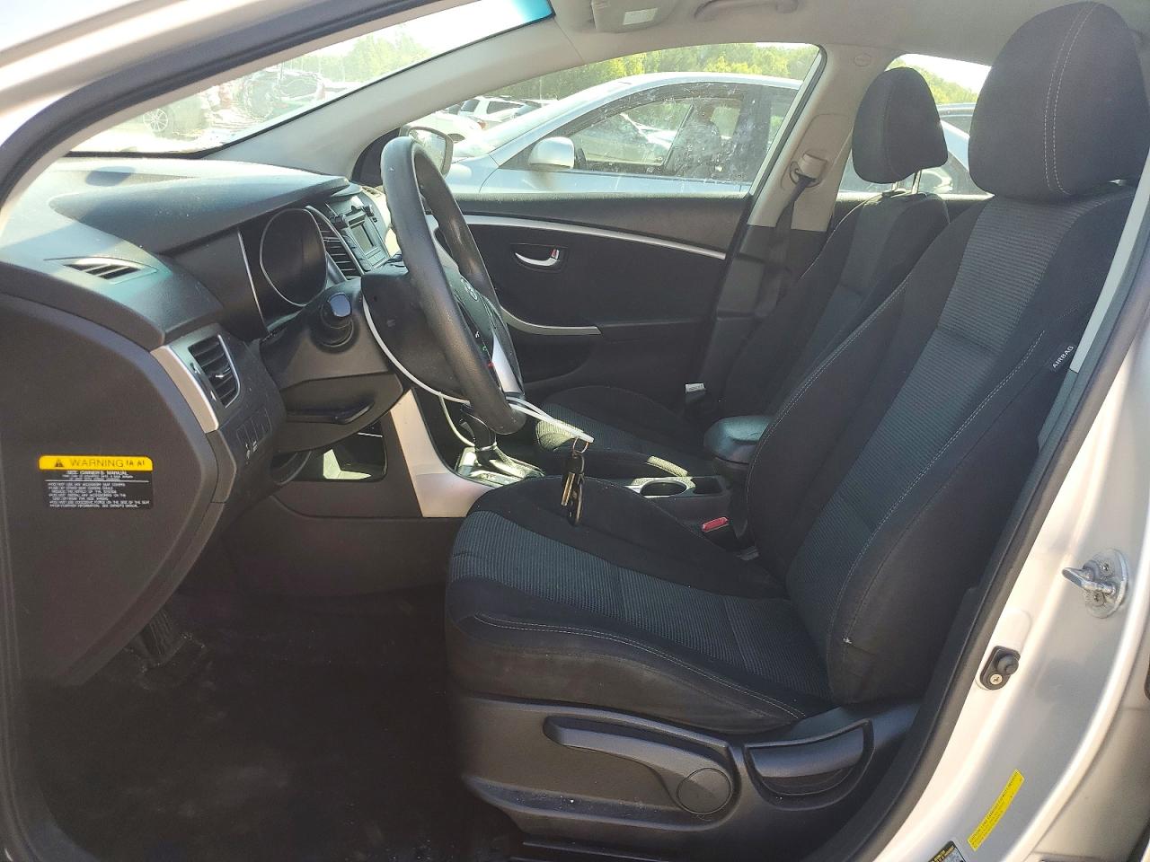 Hyundai ELANTRA Base