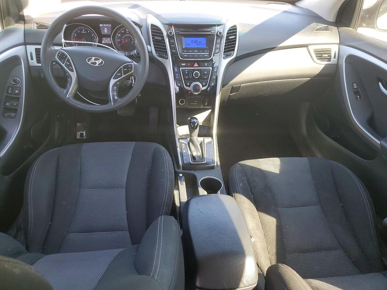 Hyundai ELANTRA Base