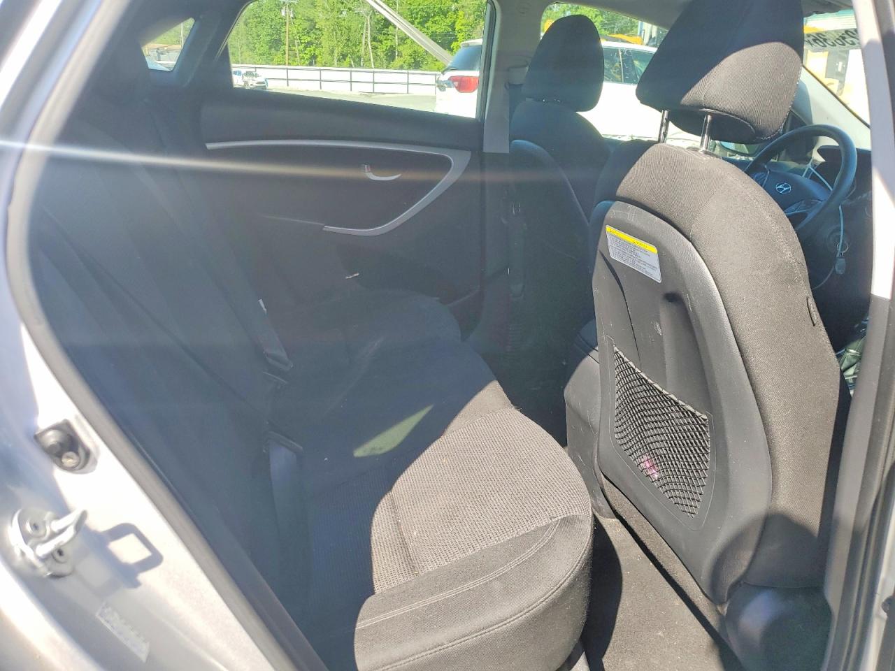 Hyundai ELANTRA Base