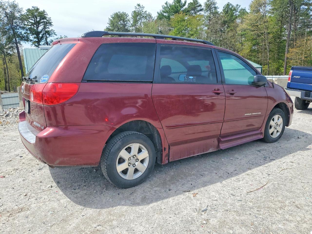 Toyota Sienna Le 8 Passenger