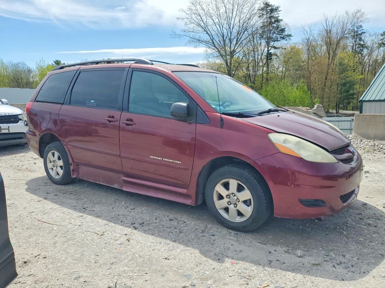 Toyota Sienna Le 8 Passenger