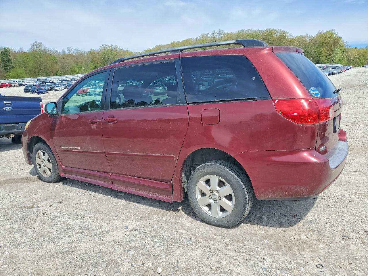 Toyota Sienna Le 8 Passenger
