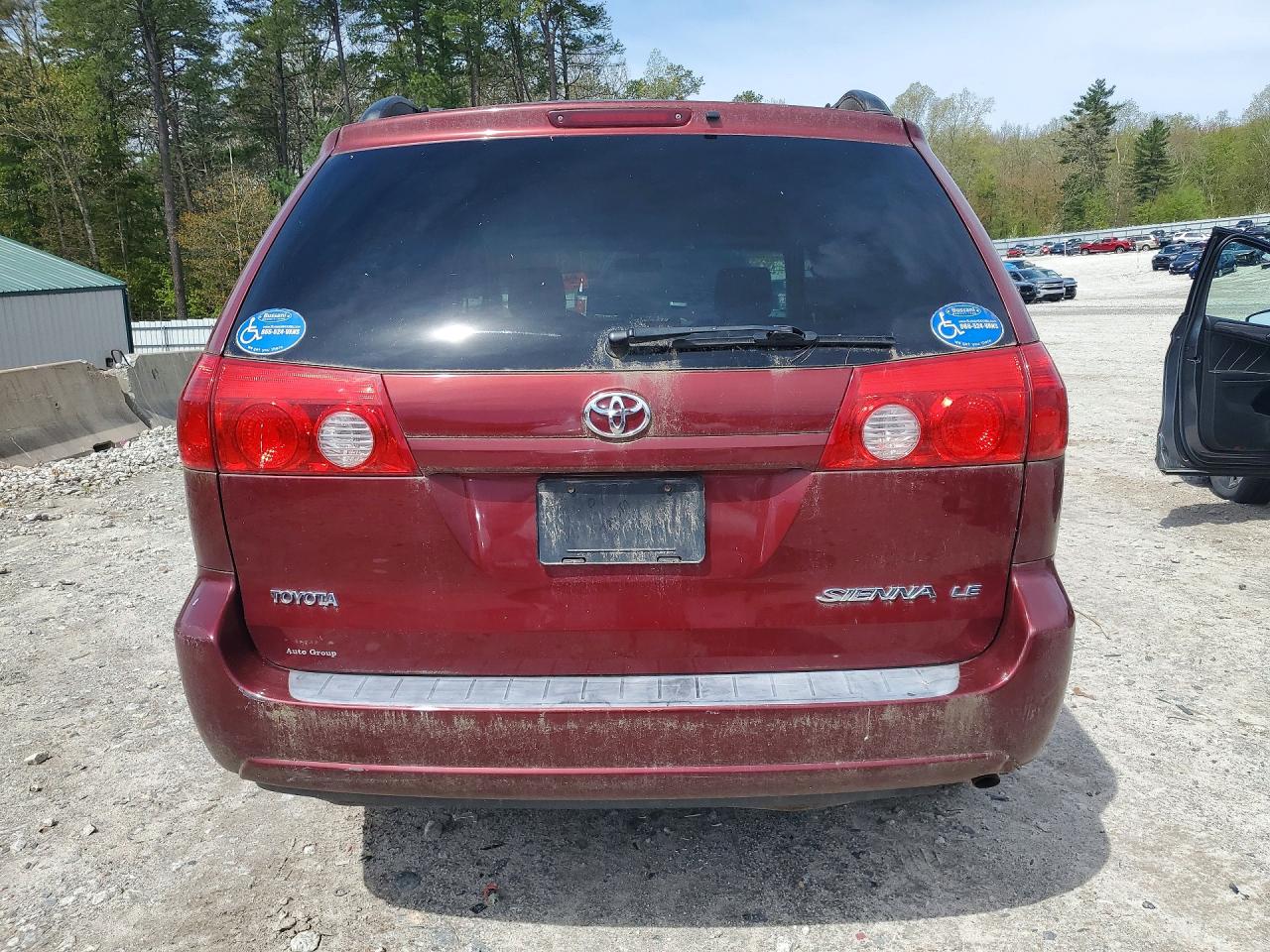 Toyota Sienna Le 8 Passenger