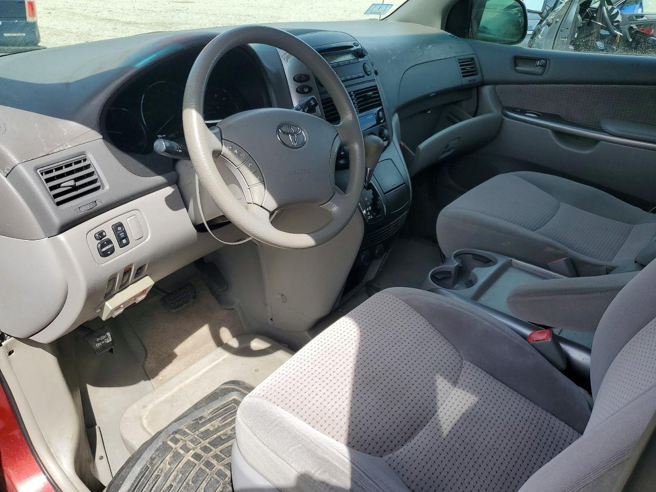Toyota Sienna Le 8 Passenger