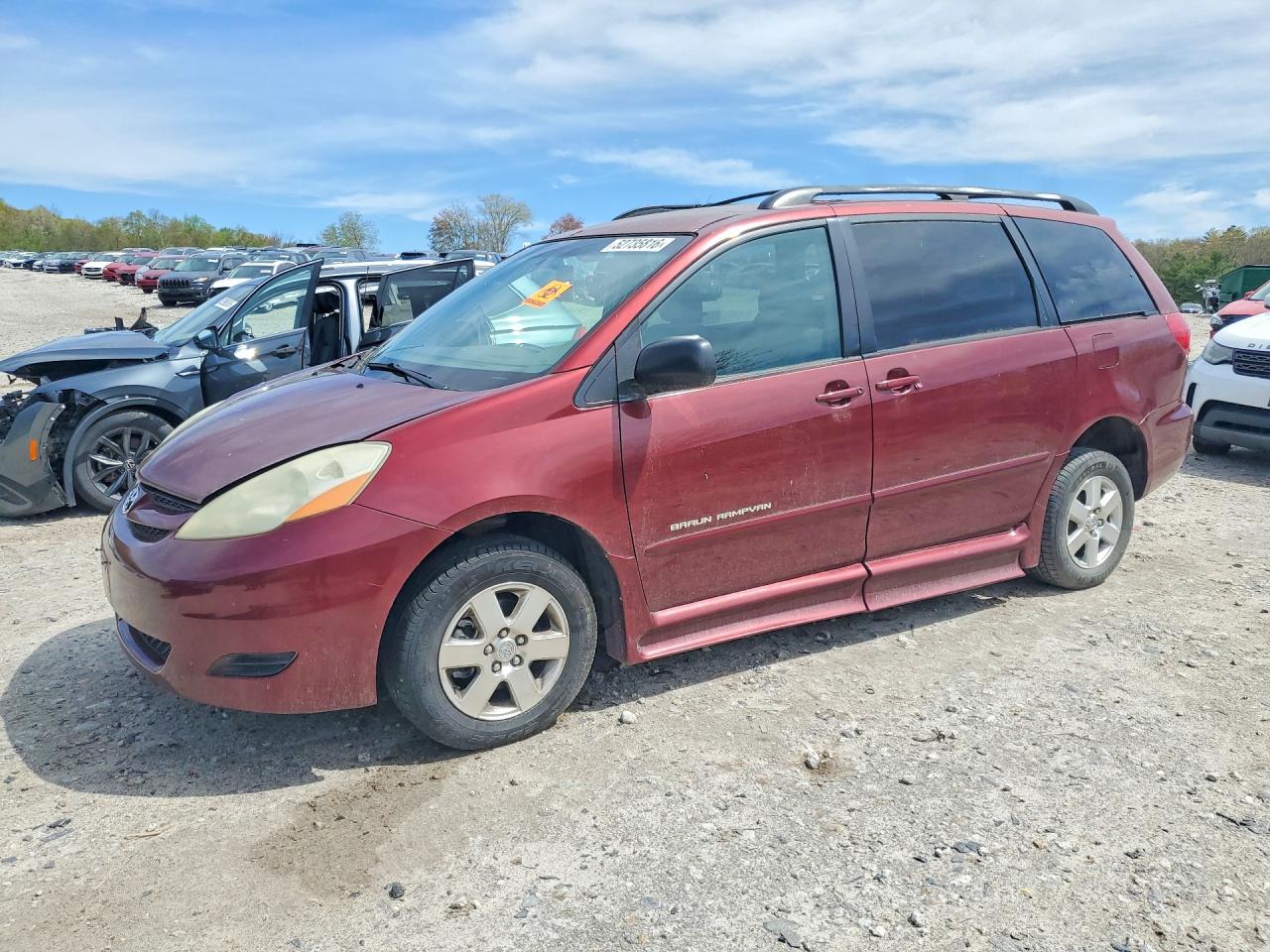 Salvage Toyota Sienna Image
