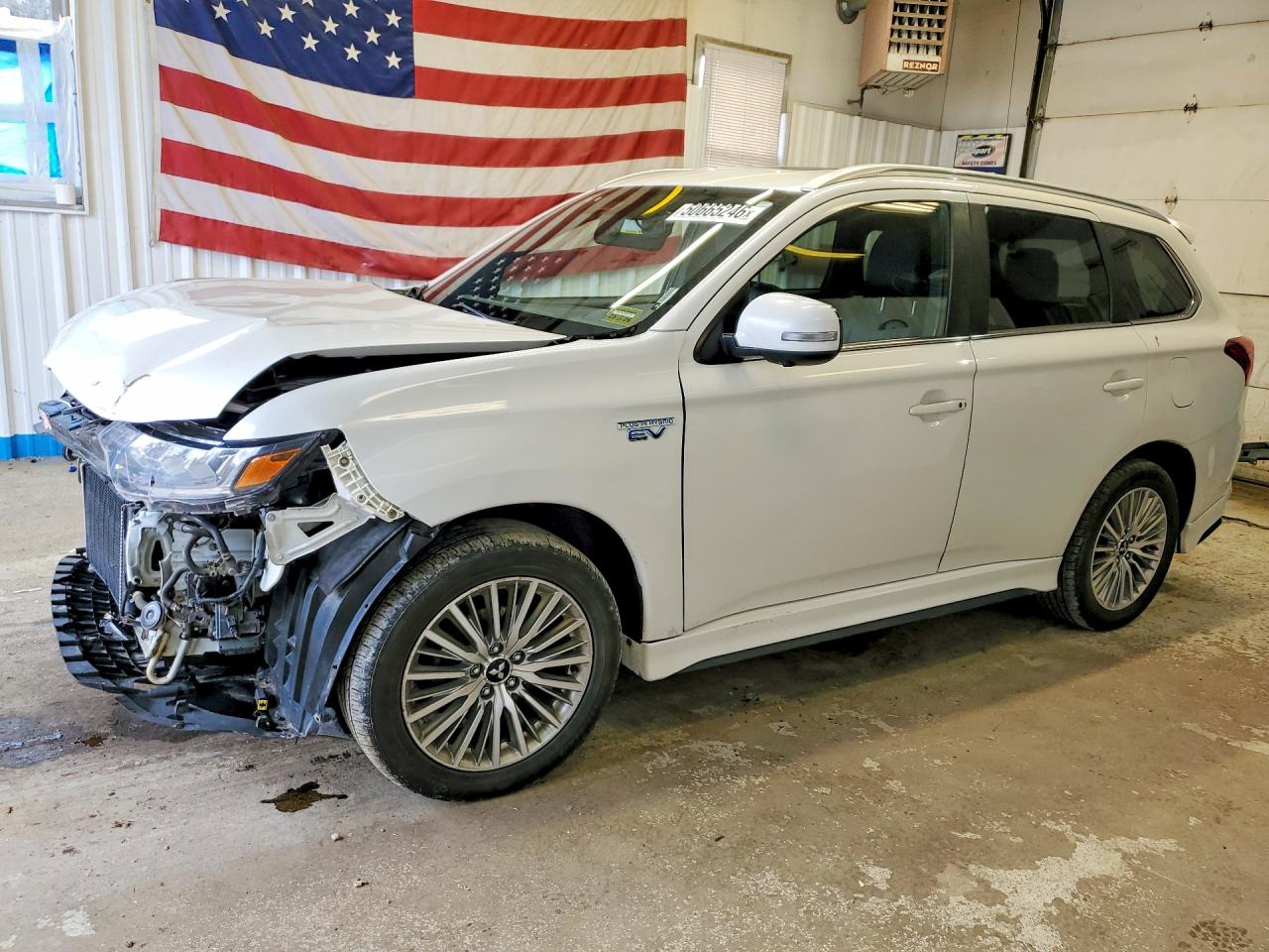 Salvage Mitsubishi Outlander Image