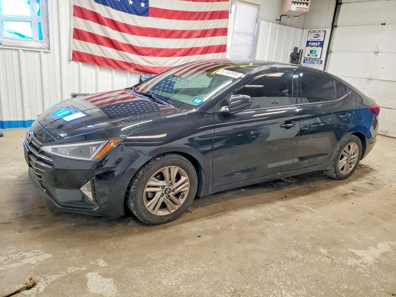 Salvage Hyundai ELANTRA Image