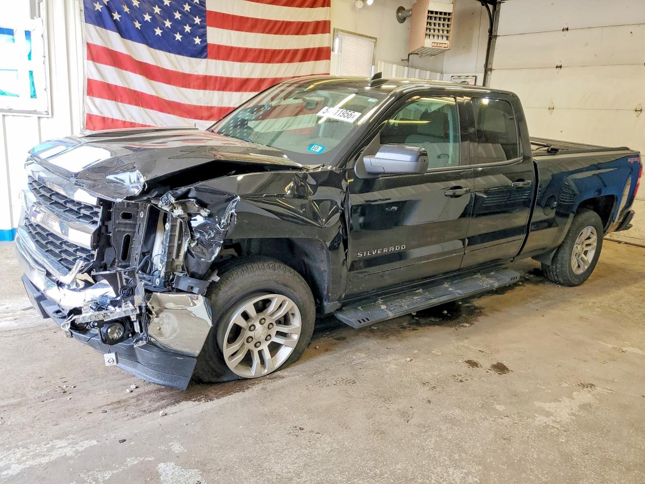 Salvage Chevrolet Silverado Image