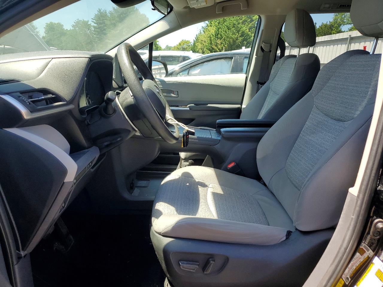 Toyota Sienna Le