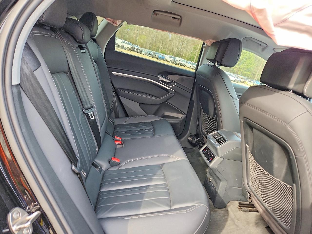 Audi e-tron Premium