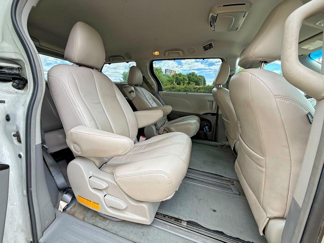 Toyota Sienna Le