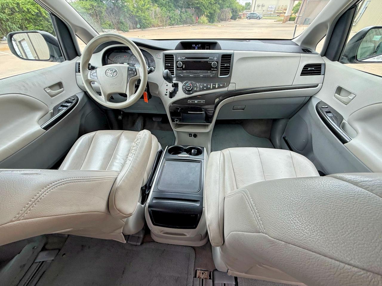 Toyota Sienna Le