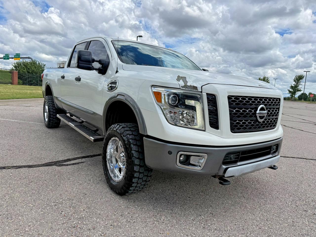 Salvage Nissan Titan Image