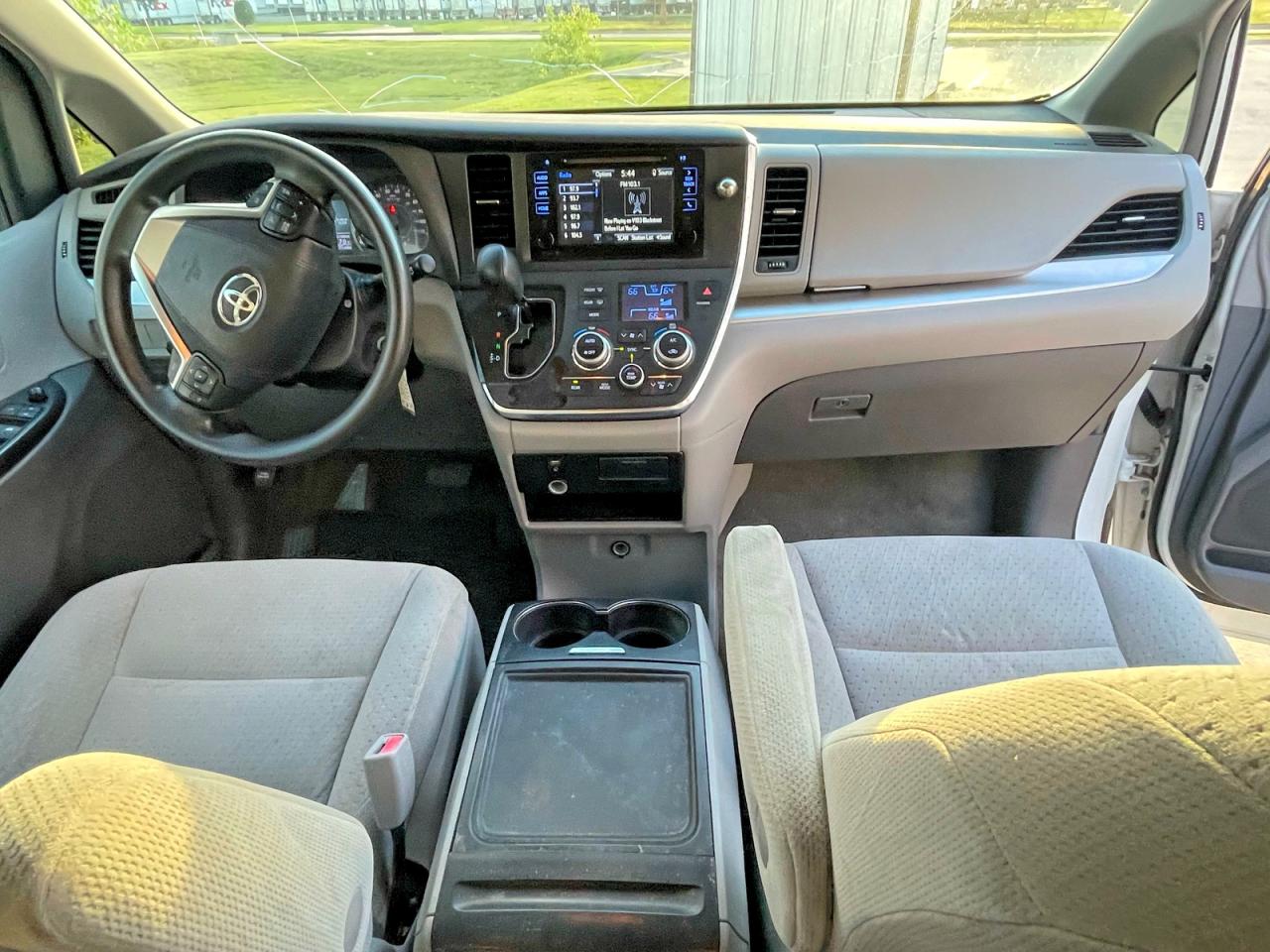 Toyota Sienna Le
