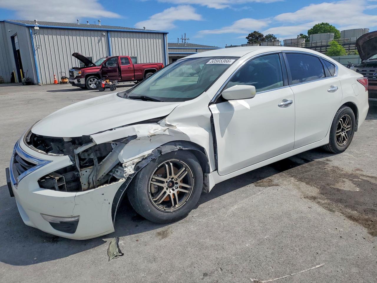 Salvage Nissan Altima Image